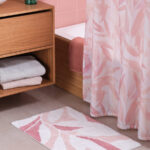Розовый коврик для ванной Akvarel