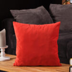 Декоративная красная подушка с тиснением Iris