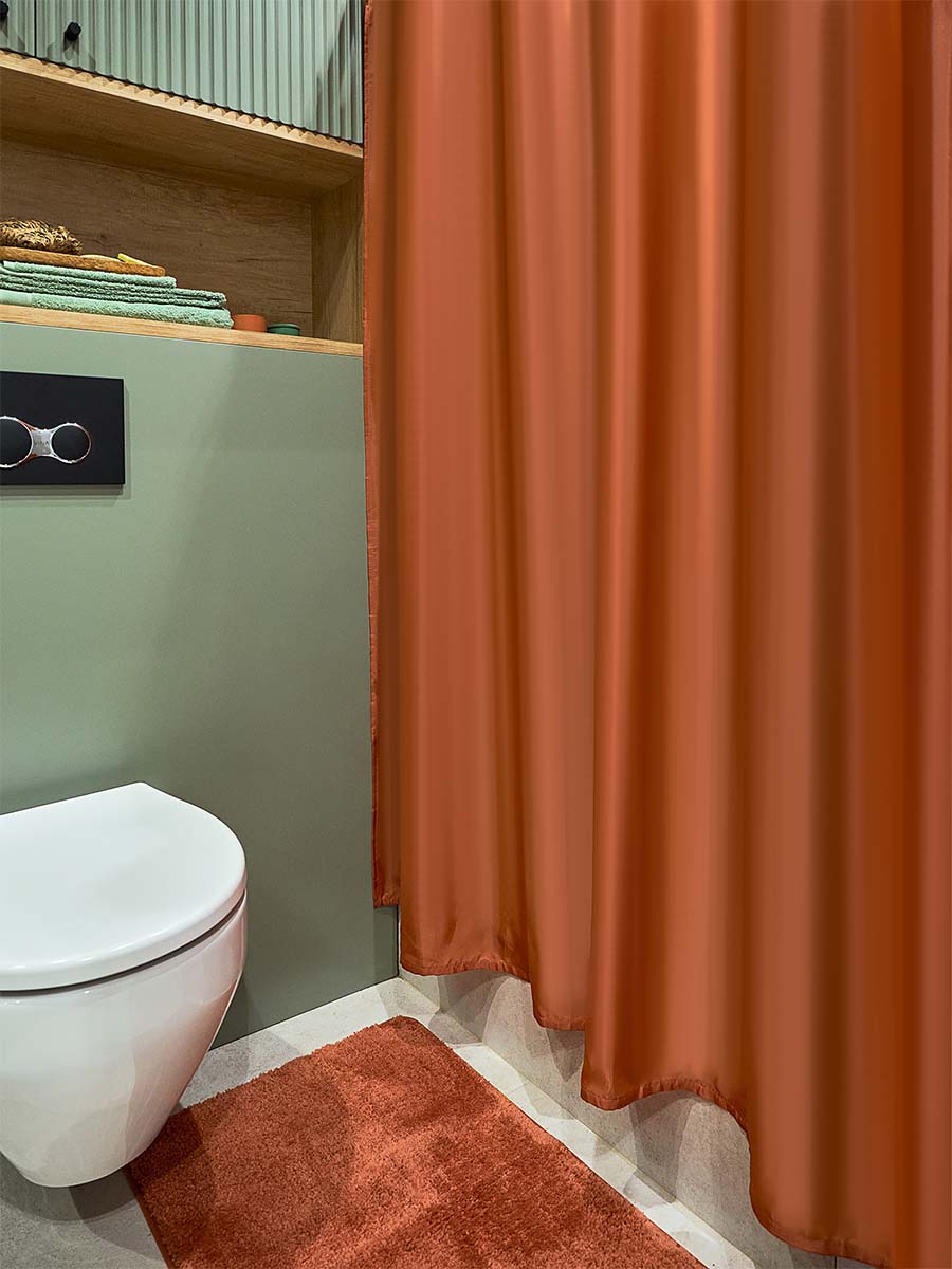 Оранжевая тканевая штора для ванной Barentsevo more