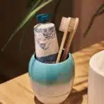 Голубой керамический стакан для зубных щеток Sukhona