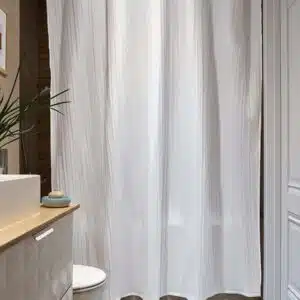 Белая тканевая штора для ванной Sukhona